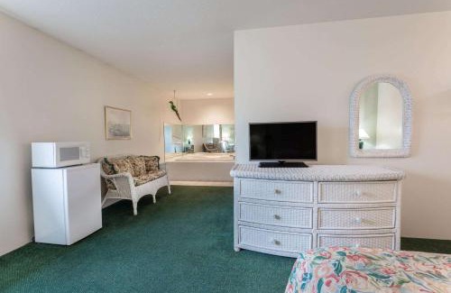 Reedsburg Hotel | Super 8 by Wyndham Reedsburg