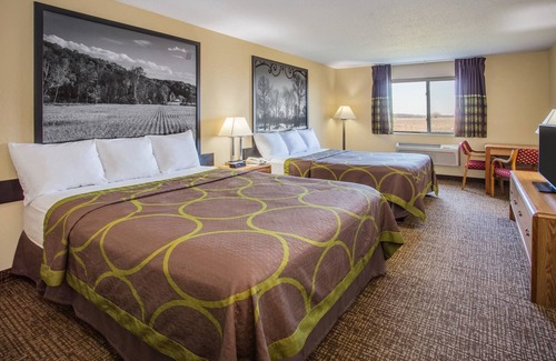 Remington Hotel | Super 8 by Wyndham Remington