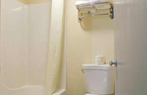 Rockford Hotel | Super 8 by Wyndham Rockford I-90 Casino District