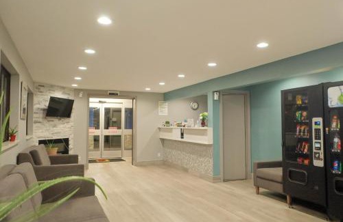 Rockford Hotel | Super 8 by Wyndham Rockford I-90 Casino District