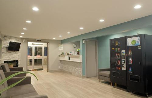Rockford Hotel | Super 8 by Wyndham Rockford I-90 Casino District