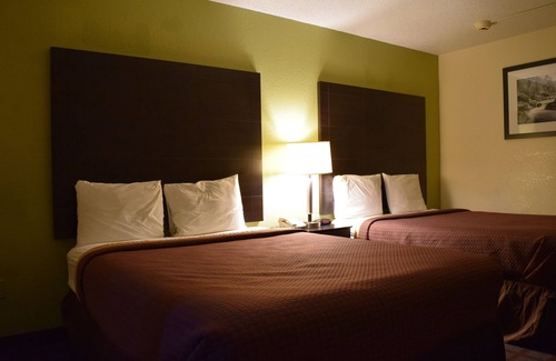 Saginaw Hotel | Super 8 by Wyndham Saginaw