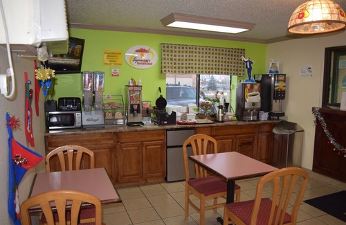 Saginaw Hotel | Super 8 by Wyndham Saginaw