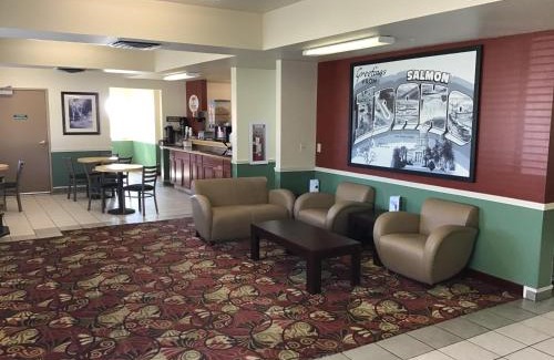Salmon Hotel | Super 8 by Wyndham Salmon
