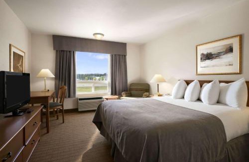 Slave Lake Hotel | Super 8 by Wyndham Slave Lake AB