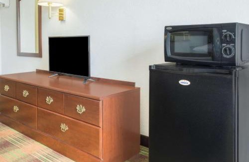 Sweet Springs Hotel | Super 8 by Wyndham Sweet Springs