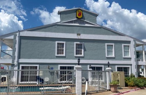 Terrell Hotel | Super 8 by Wyndham Terrell