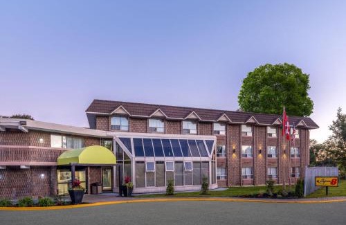 Scarborough Hotel | Super 8 by Wyndham Toronto East ON