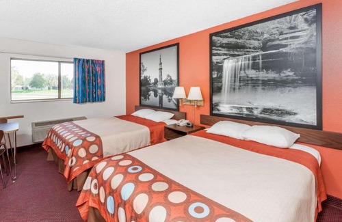 Washington Hotel | Super 8 by Wyndham Washington/Peoria Area