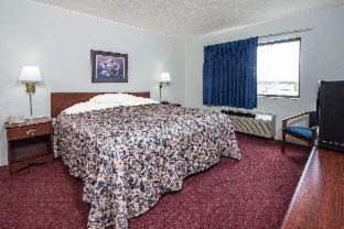 Waterloo Hotel | Super 8 by Wyndham Waterloo