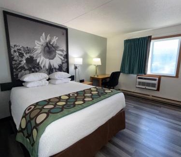 West Fargo Hotel | Super 8 by Wyndham West Fargo Main Ave ND
