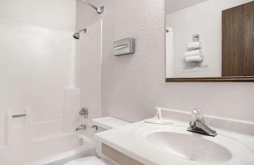 Willmar Hotel | Super 8 by Wyndham Willmar