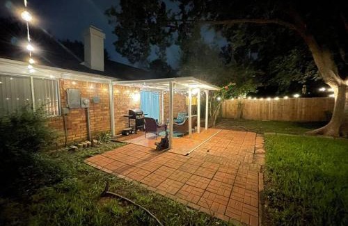 Katy Villa | Super Cozy 4 Bedroom - Sleeps 10 Great for families and professionals