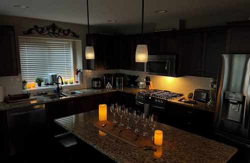 Lindell Beach Cottage | Super cozy private spa retreat with private hot tub ,wet sauna and cold plunge
