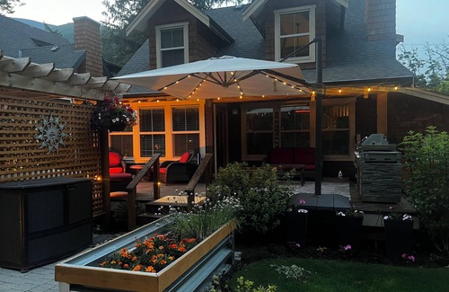 Lindell Beach Cottage | Super cozy private spa retreat with private hot tub ,wet sauna and cold plunge