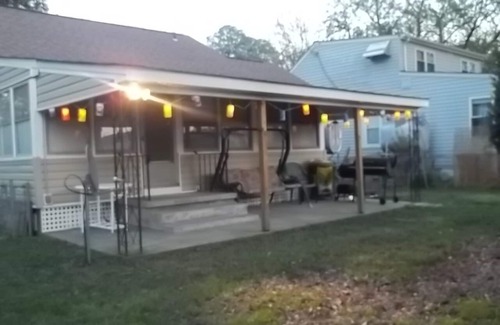Colonial Beach Cottage | Super cute, 2 bedroom, 1 bath, furnished cottage
