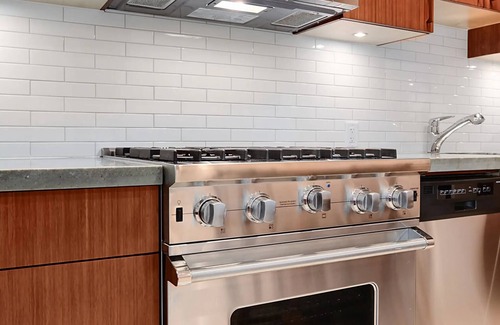 West Point Grey Apartment | Super cute 2 bedroom suite in Point Grey