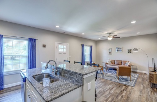 Johnson City House | Super-cute, 2022-built, 1 king BR/1 office house in Johnson City - WFH-friendly