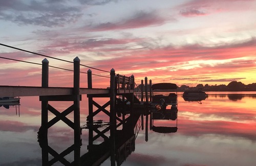 Narragansett Cottage | Super cute 3BR cottage with water view!