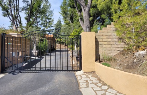 Calabasas Apartment | Super Cute Guest Apartment with Private Entrance, Yard and Mountain Views.