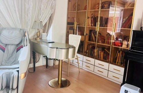 Burwood East House | Super king size bed, near Deakin Uni and Kmart