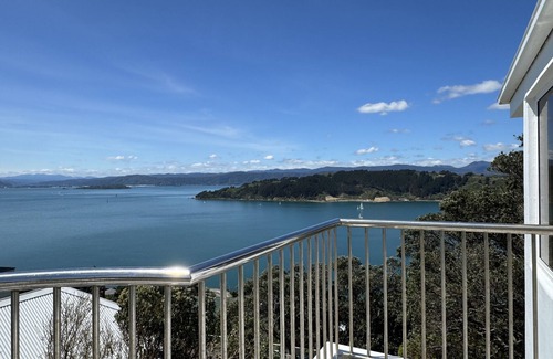 Oriental Bay Villa | Super large seaview house