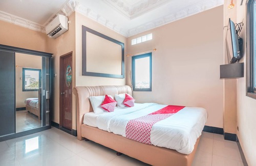 Cibinong Hotel | Super OYO 1640 Fallinda Hotel
