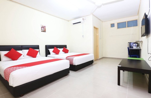 Kampung Kijing Hotel | Super OYO 89640 Hotel Pelangi Marang