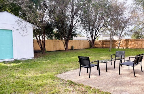 LaPlace House | Super spacious two-story home. Close to I-10, Airline Hwy, & area oil refineries