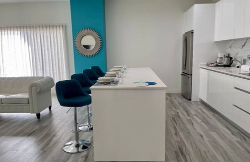 Palm Beach Apartment | Super Stylish Palm Beach 2-Bed 2-Bath Condo - Unbeatable Location!