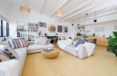 Clapton Apartment | Super-Stylish Zen Warehouse Conversion