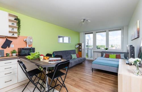 Saska Kepa Apartment | SuperApart Saska 48a, Sleek 6th-Floor Studio with Balcony & Elevator Access