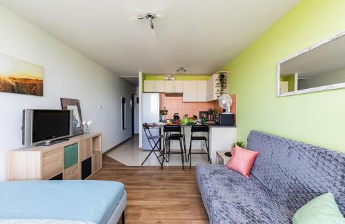 Saska Kepa Apartment | SuperApart Saska 48a, Sleek 6th-Floor Studio with Balcony & Elevator Access