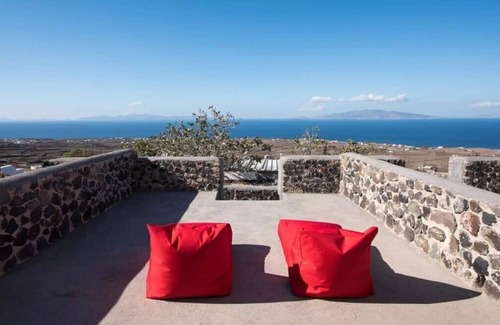 Finikia Apartment | Superb 1BR Suite Splendid Terrace in Santorini