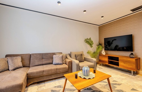 Gumussuyu Mahallesi Apartment | Superb 2-bedroom apartment with AC in Istanbul