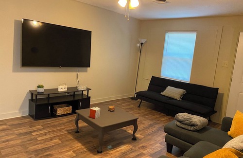 Monroe House | Superb 3-bedroom house with AC in Monroe