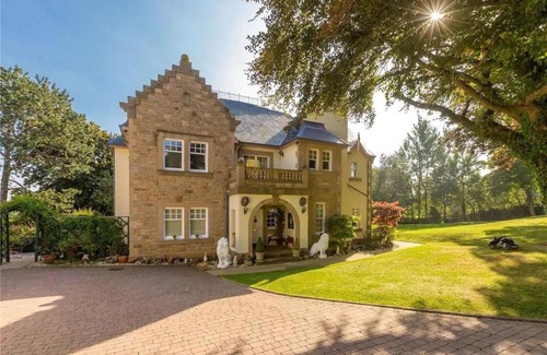 Inveresk House | Superb 5 bedroom Villa 16 mins from City Centre