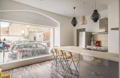 Lons-le-Saunier Apartment | Superb apartment with free parking