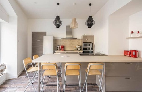 Lons-le-Saunier Apartment | Superb apartment with free parking