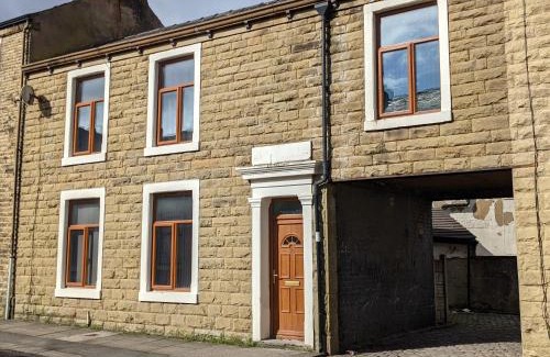 Clayton le Moors House | Superb Cozy rooms in Clayton - with fast WiFi - Smart Tv - Mini Fridge
