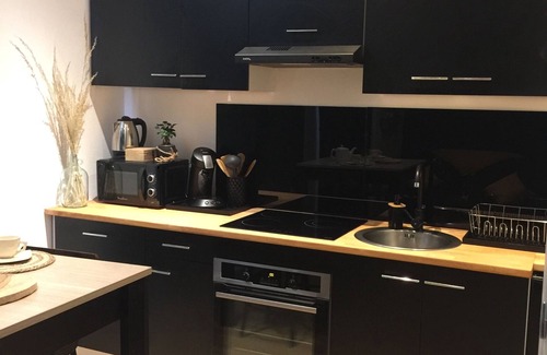 Aiguihe House | Superb F2 refurbished, at the foot of the Rock!