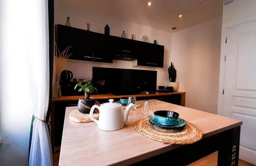 Aiguihe House | Superb F2 refurbished, at the foot of the Rock!