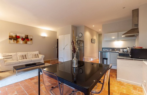 Aix-en-Provence Apartment | Superb farmhouse in the Aixoise countryside