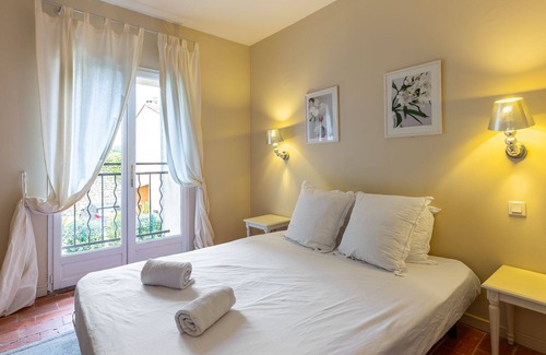 Aix-en-Provence Apartment | Superb farmhouse in the Aixoise countryside