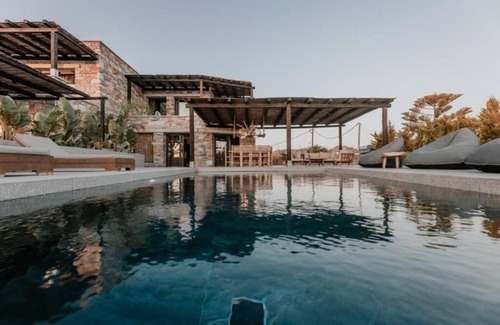 Plaka Villa | Superb Grand Villa with Private Pooln