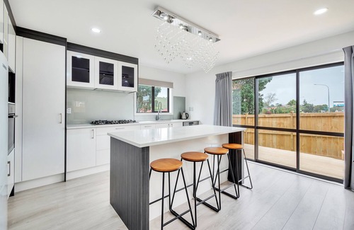 Mangere House | Superb Holiday Home near Airport