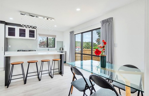 Mangere House | Superb Holiday Home near Airport