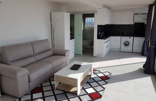 Bastide Giraud Apartment | Superb studio, panoramic sea view. Pool currently out of service.