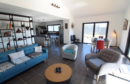 Saint-Martin-d'Ardeche Villa | Superb villa, very comfortable. 5 stars. Air conditioning, swimming pool, Jacuzzi and sauna.