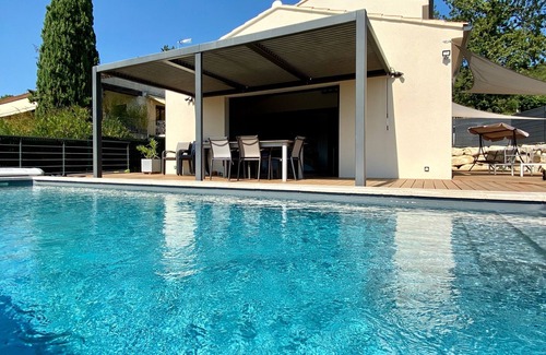 Saint-Martin-d'Ardeche Villa | Superb villa, very comfortable. 5 stars. Air conditioning, swimming pool, Jacuzzi and sauna.
